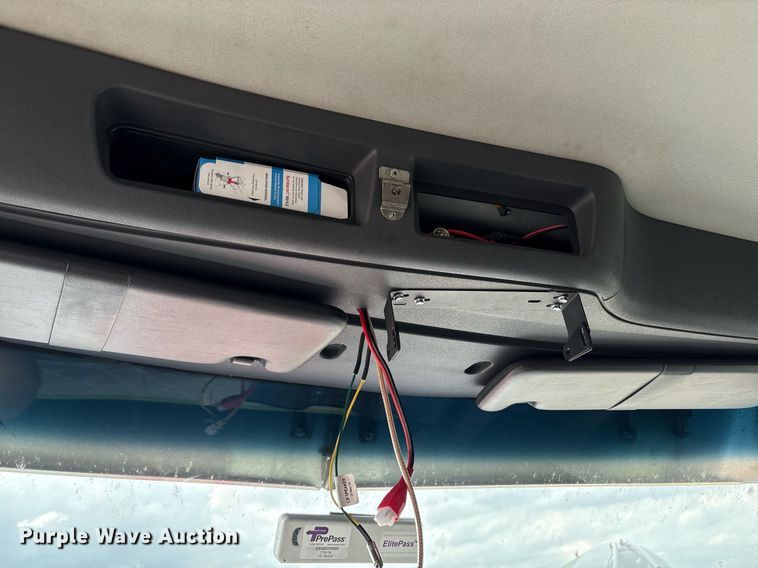 image for item DP6152 2016 Peterbilt 567 semi truck