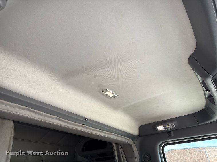 image for item DP6152 2016 Peterbilt 567 semi truck