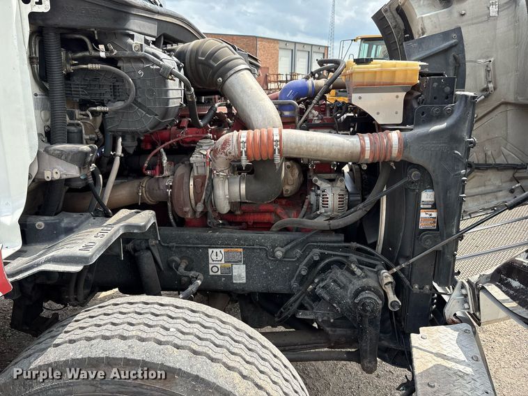 image for item DP6152 2016 Peterbilt 567 semi truck