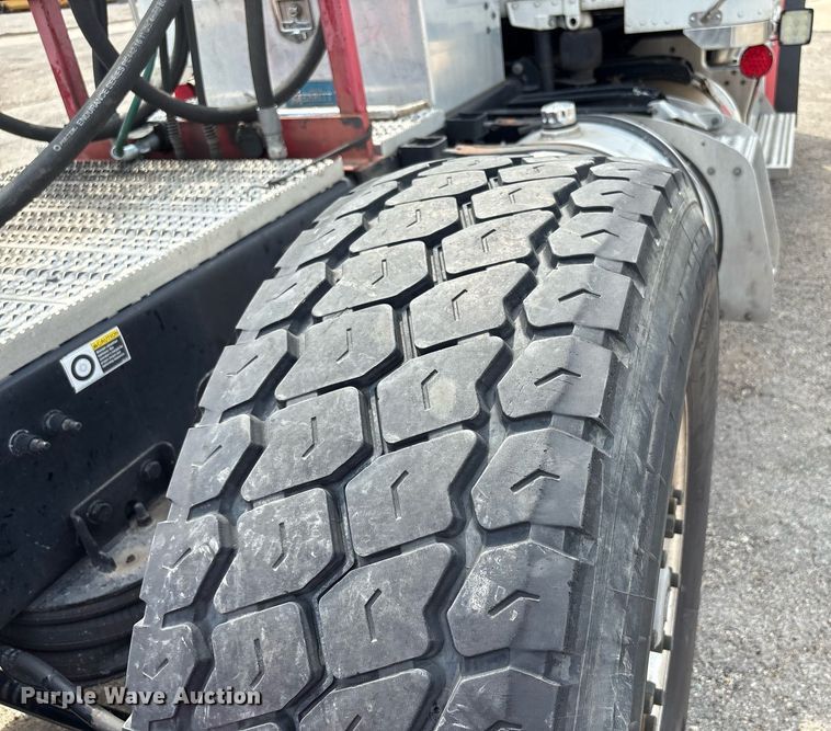 image for item DP6152 2016 Peterbilt 567 semi truck