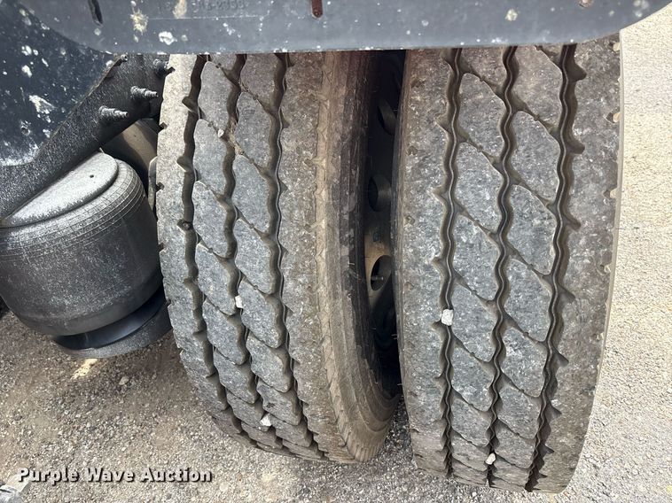 image for item DP6152 2016 Peterbilt 567 semi truck