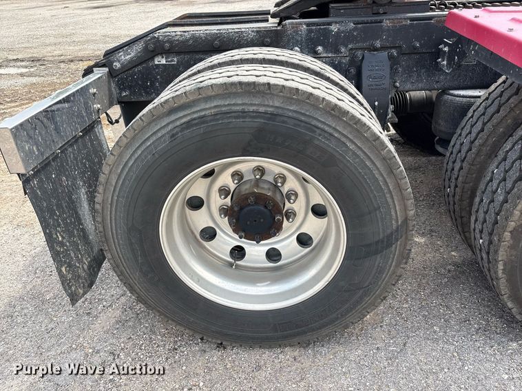 image for item DP6152 2016 Peterbilt 567 semi truck