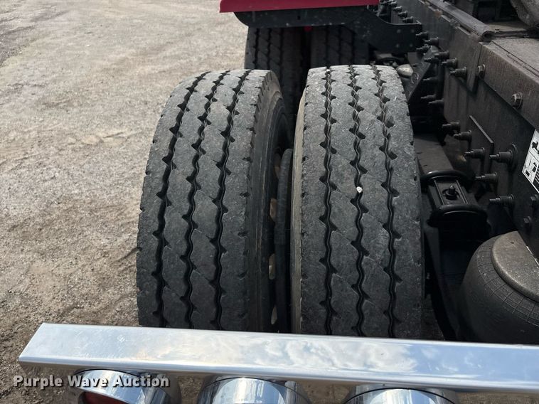 image for item DP6152 2016 Peterbilt 567 semi truck