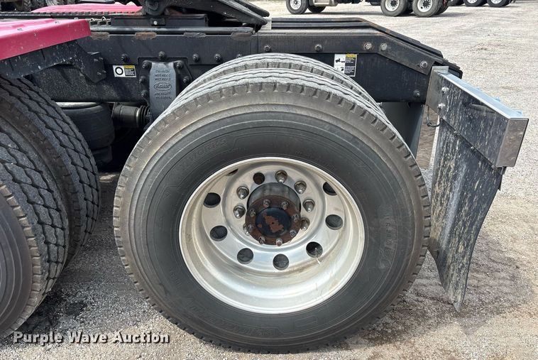 image for item DP6152 2016 Peterbilt 567 semi truck