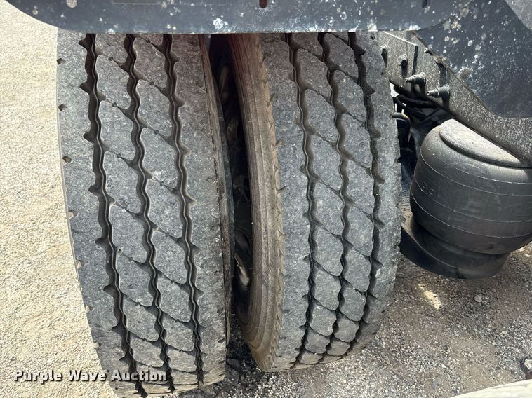 image for item DP6152 2016 Peterbilt 567 semi truck