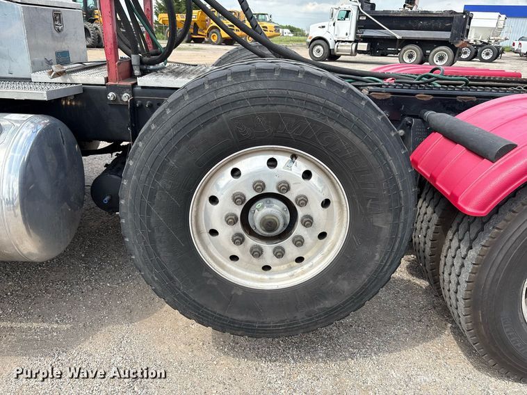 image for item DP6152 2016 Peterbilt 567 semi truck