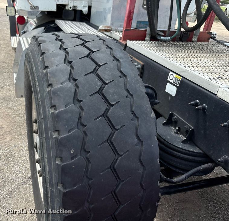 image for item DP6152 2016 Peterbilt 567 semi truck