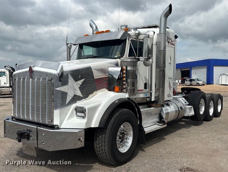 image for item DP6153 2014 Kenworth T800 semi truck