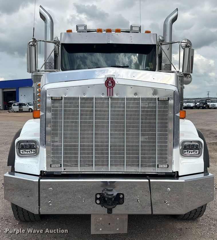 image for item DP6153 2014 Kenworth T800 semi truck