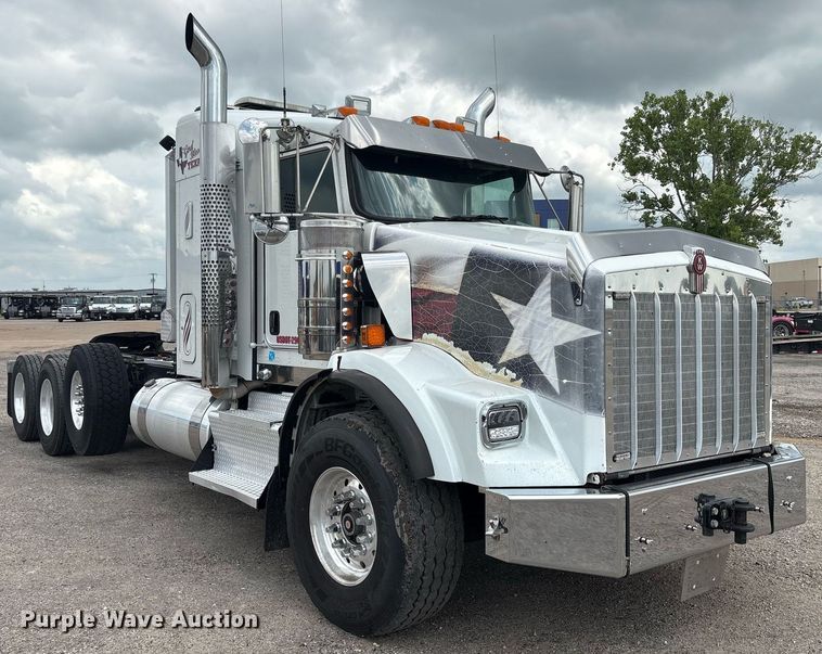 image for item DP6153 2014 Kenworth T800 semi truck