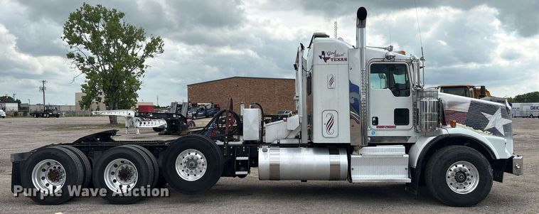 image for item DP6153 2014 Kenworth T800 semi truck