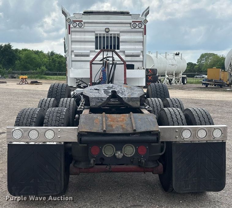 image for item DP6153 2014 Kenworth T800 semi truck