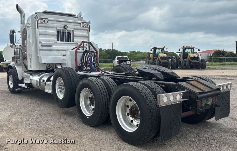 image for item DP6153 2014 Kenworth T800 semi truck