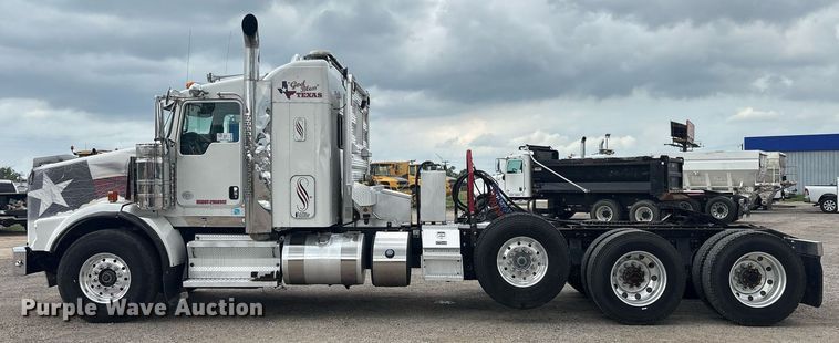 image for item DP6153 2014 Kenworth T800 semi truck