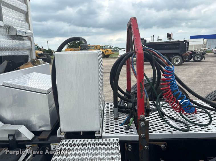 image for item DP6153 2014 Kenworth T800 semi truck