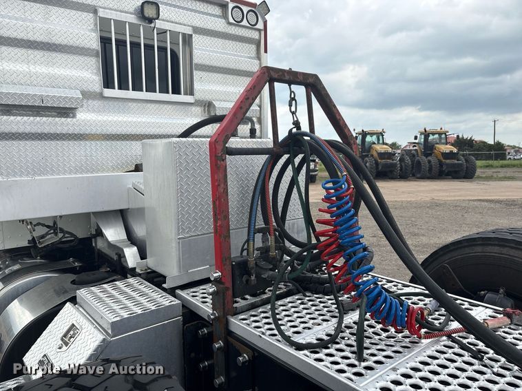 image for item DP6153 2014 Kenworth T800 semi truck