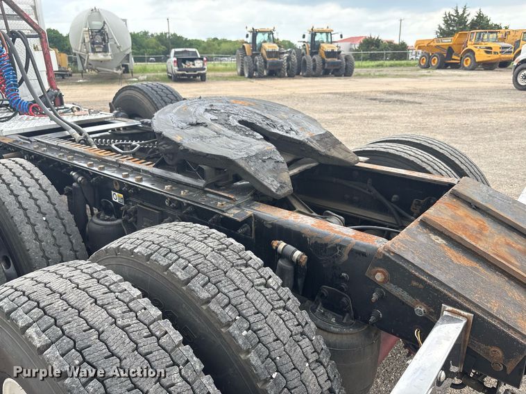 image for item DP6153 2014 Kenworth T800 semi truck