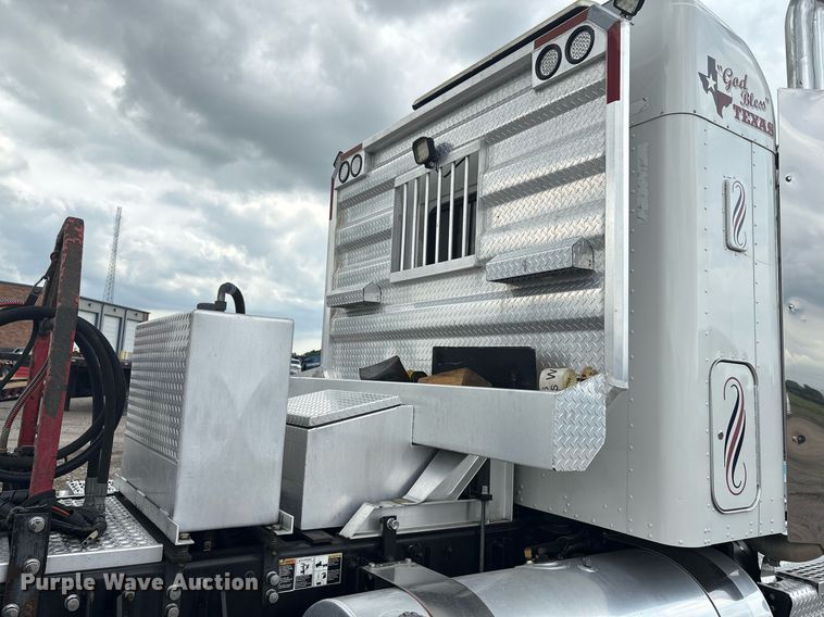 image for item DP6153 2014 Kenworth T800 semi truck