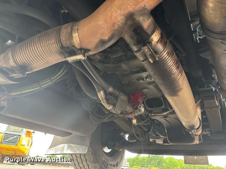 image for item DP6153 2014 Kenworth T800 semi truck