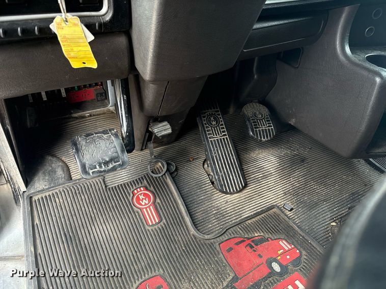 image for item DP6153 2014 Kenworth T800 semi truck