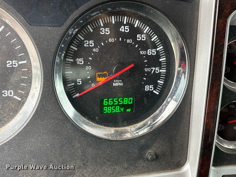 image for item DP6153 2014 Kenworth T800 semi truck