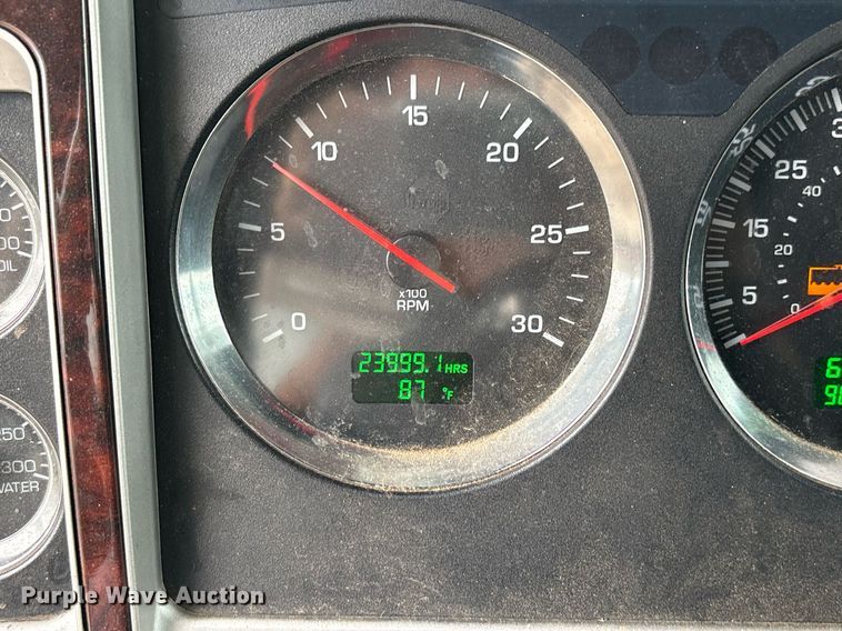 image for item DP6153 2014 Kenworth T800 semi truck