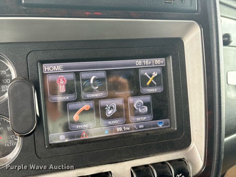 image for item DP6153 2014 Kenworth T800 semi truck