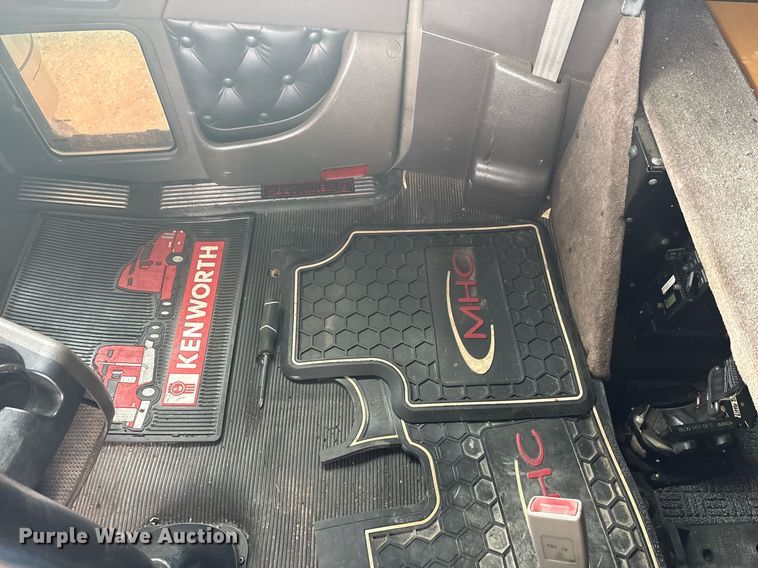 image for item DP6153 2014 Kenworth T800 semi truck