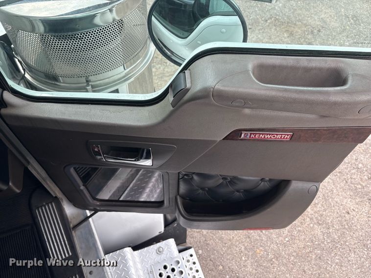 image for item DP6153 2014 Kenworth T800 semi truck