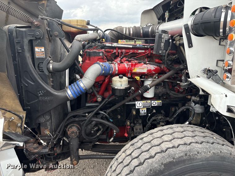 image for item DP6153 2014 Kenworth T800 semi truck