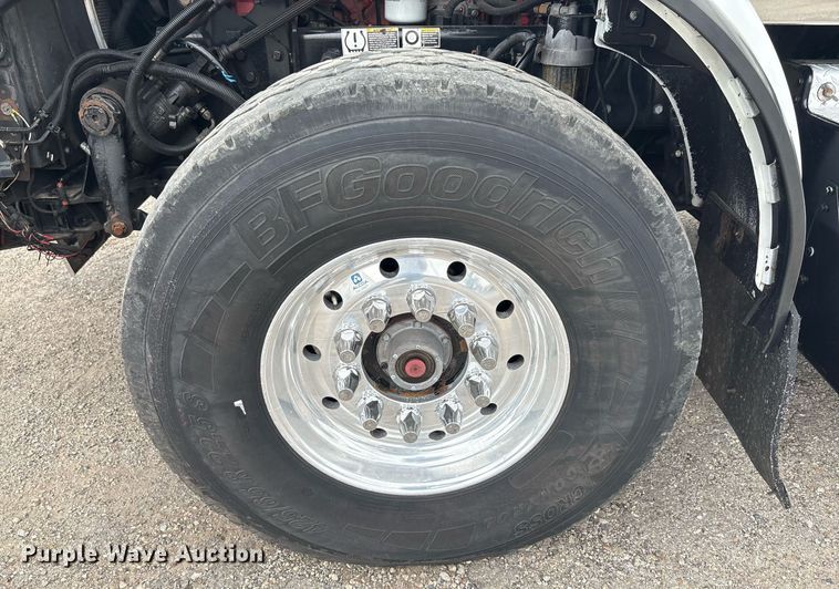 image for item DP6153 2014 Kenworth T800 semi truck