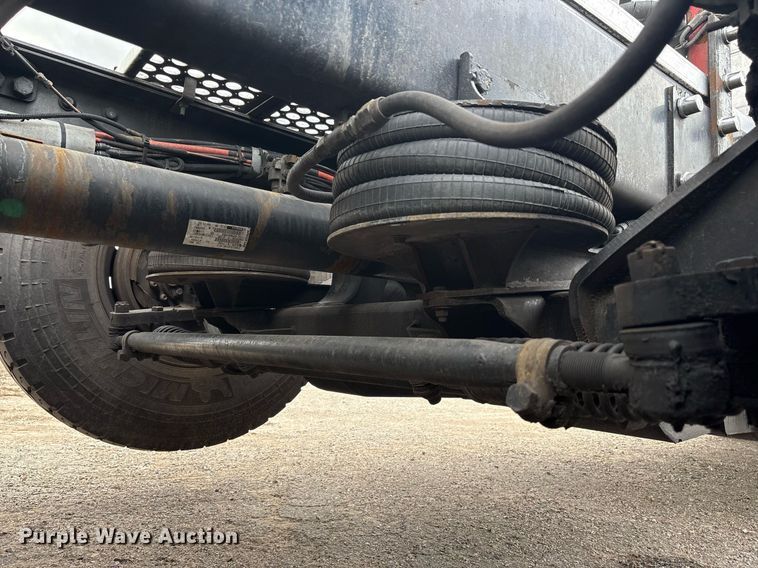 image for item DP6153 2014 Kenworth T800 semi truck