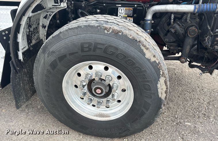 image for item DP6153 2014 Kenworth T800 semi truck