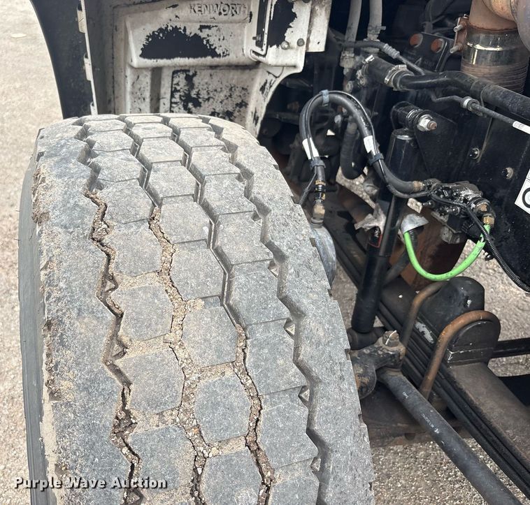 image for item DP6153 2014 Kenworth T800 semi truck