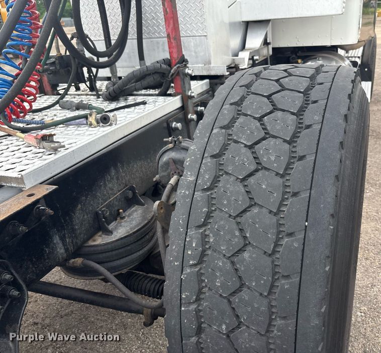 image for item DP6153 2014 Kenworth T800 semi truck