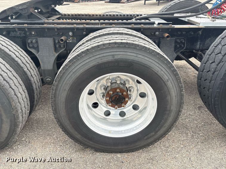 image for item DP6153 2014 Kenworth T800 semi truck