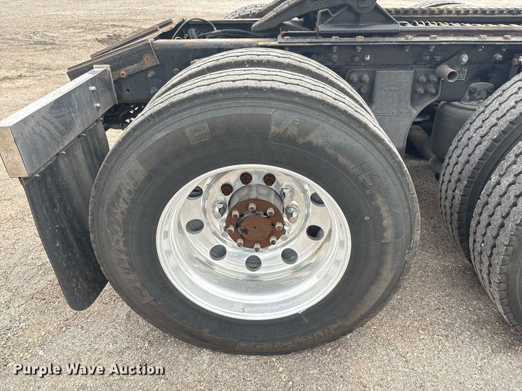 image for item DP6153 2014 Kenworth T800 semi truck