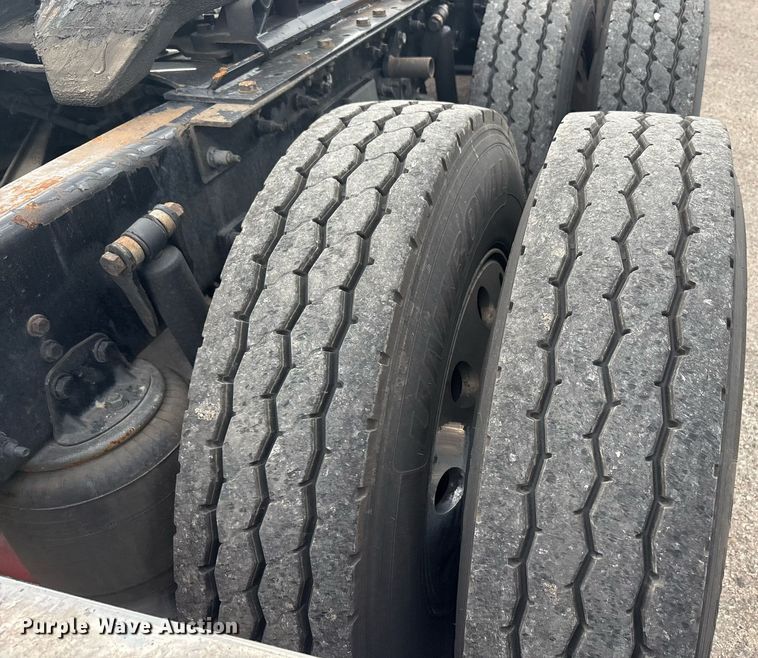 image for item DP6153 2014 Kenworth T800 semi truck