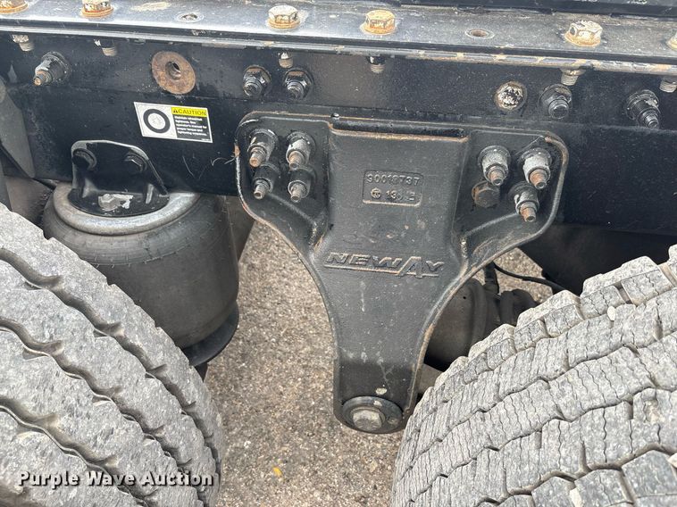 image for item DP6153 2014 Kenworth T800 semi truck