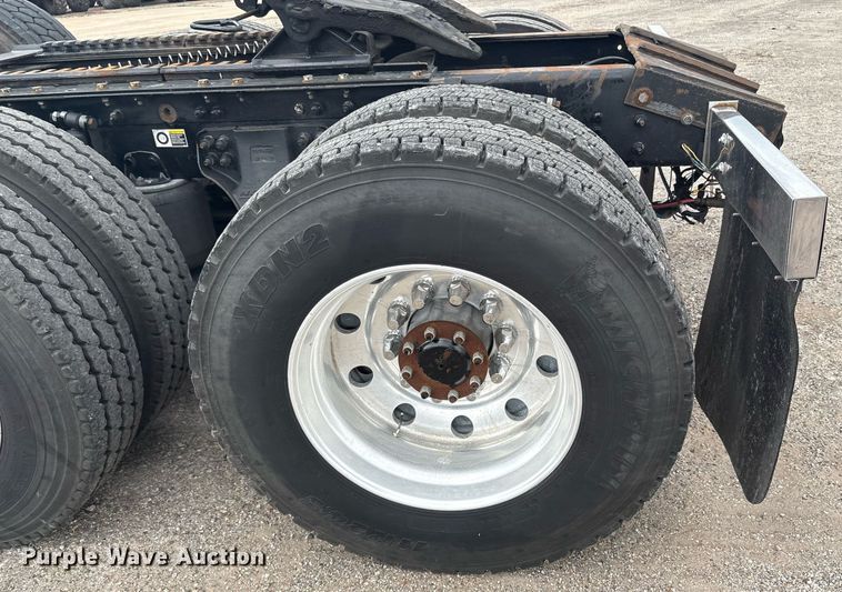 image for item DP6153 2014 Kenworth T800 semi truck