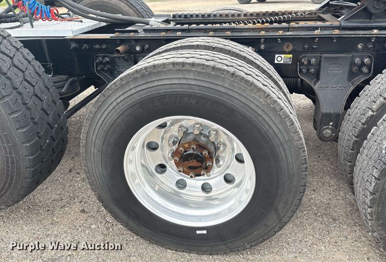 image for item DP6153 2014 Kenworth T800 semi truck