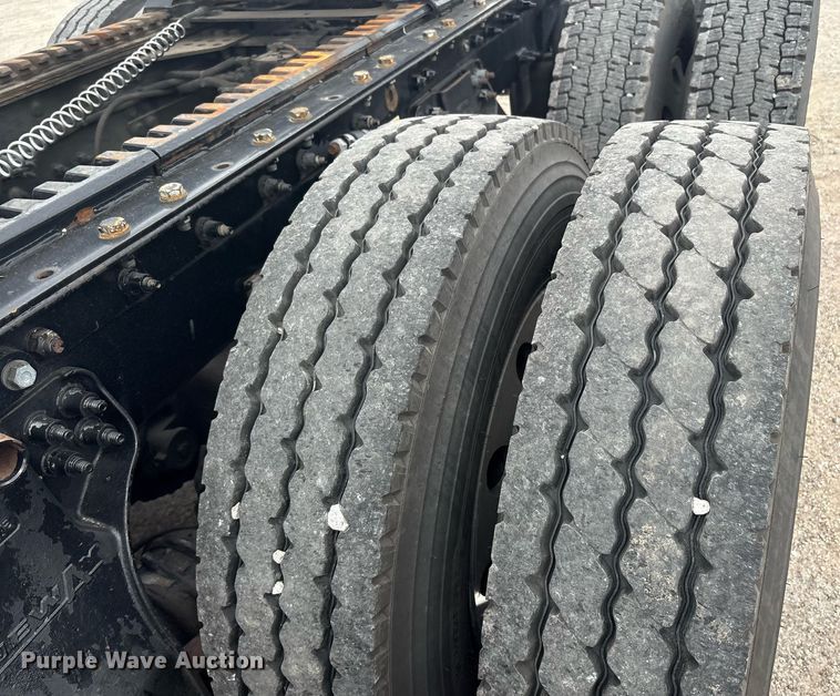 image for item DP6153 2014 Kenworth T800 semi truck