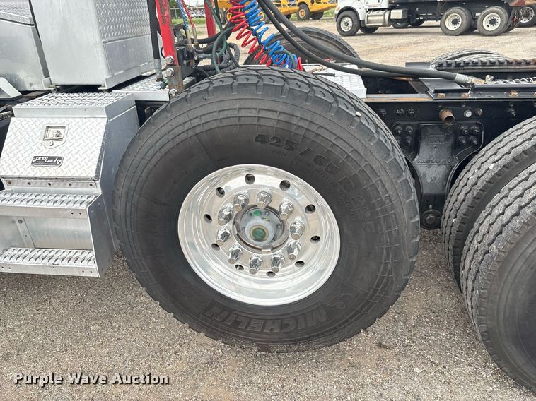 image for item DP6153 2014 Kenworth T800 semi truck