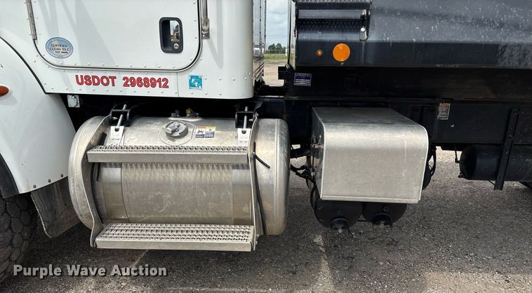 image for item DP6154 2018 Peterbilt 348 dump truck