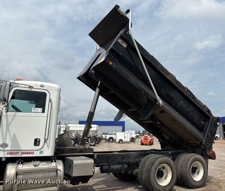 image for item DP6154 2018 Peterbilt 348 dump truck