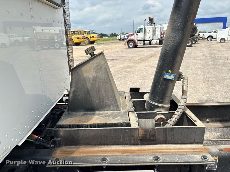 image for item DP6154 2018 Peterbilt 348 dump truck