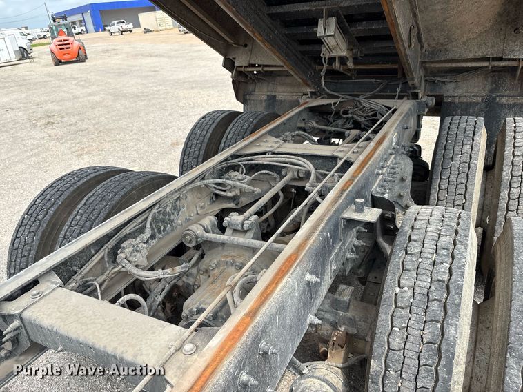 image for item DP6154 2018 Peterbilt 348 dump truck