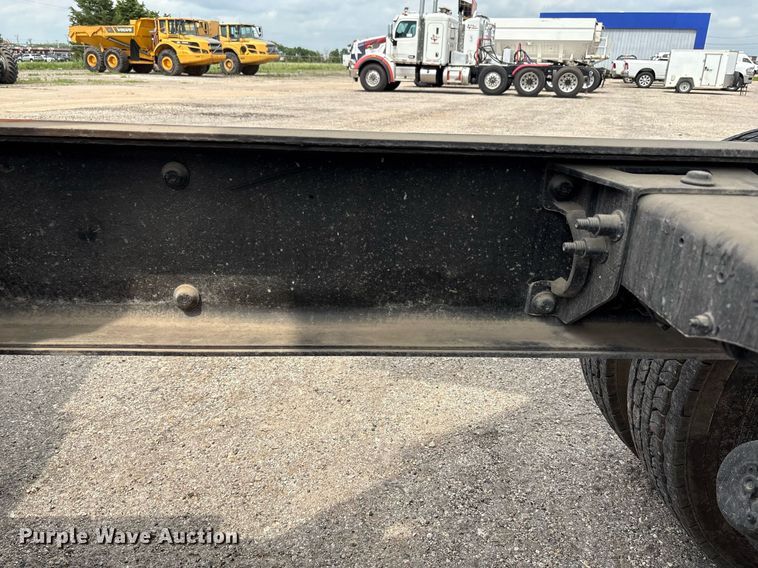 image for item DP6154 2018 Peterbilt 348 dump truck