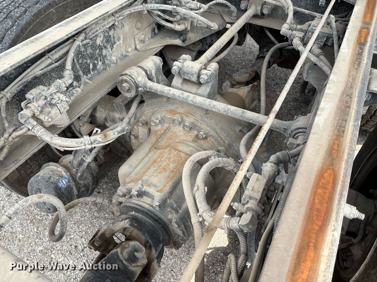 image for item DP6154 2018 Peterbilt 348 dump truck