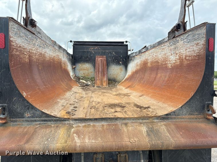 image for item DP6154 2018 Peterbilt 348 dump truck